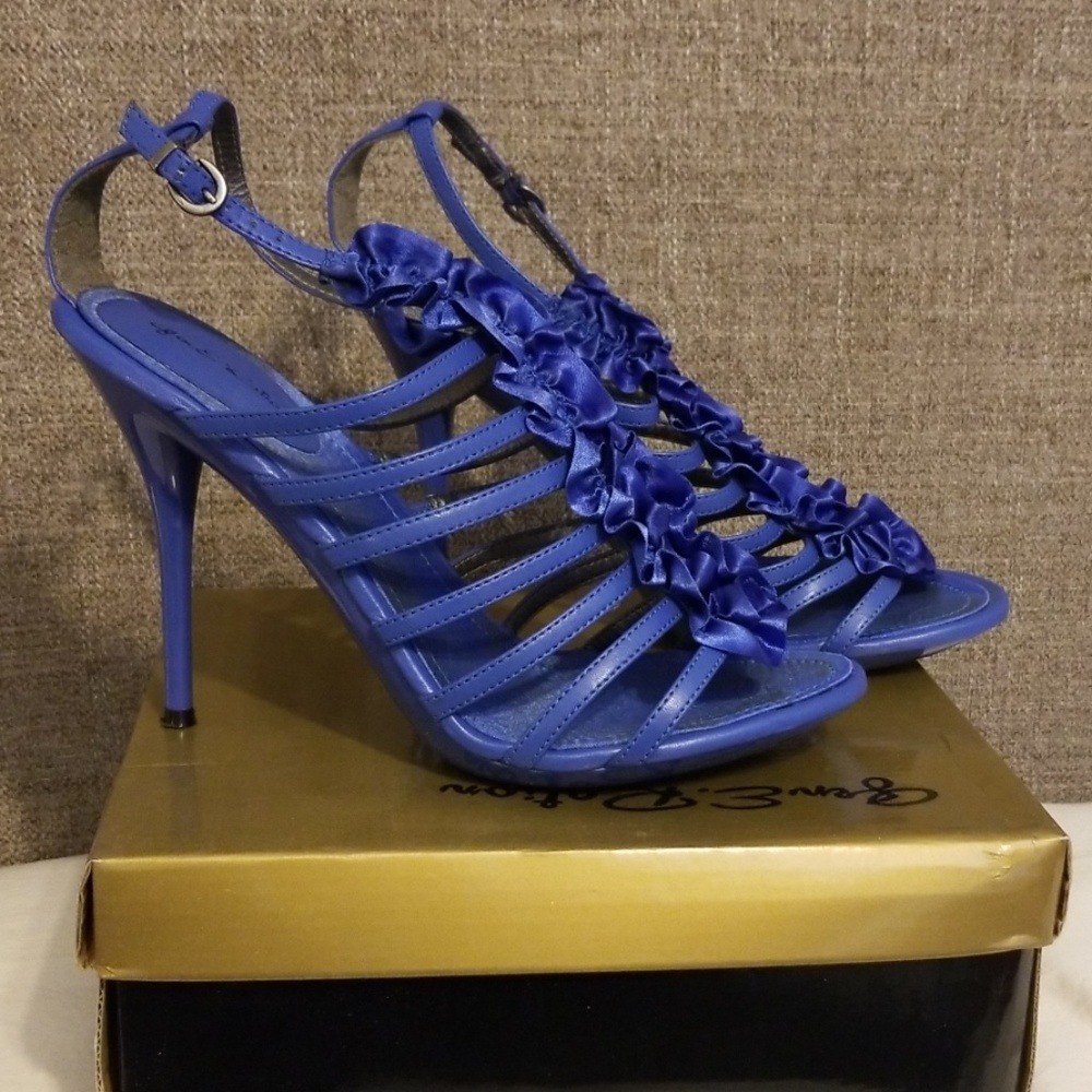 Shoes - Picture 4 of 4